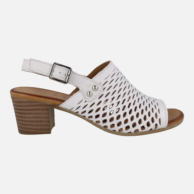 Sandalias de piel con troquelados y tacón medio Elda