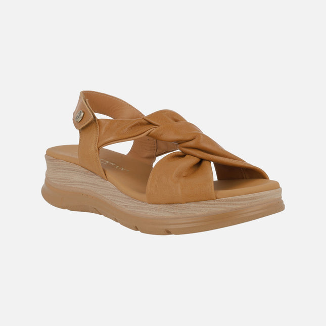 Sandalias de piel con detalle de nudo y cierre de velcro