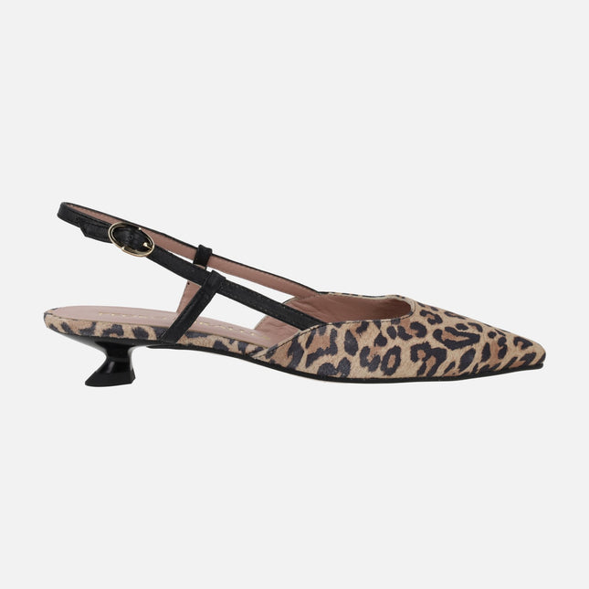 Low heeled leopard print suede shoes