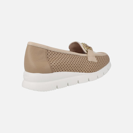 Mocasines de piel combinados con picados y adorno metálico