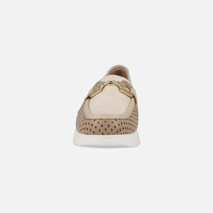 Mocasines de piel combinados con picados y adorno metálico