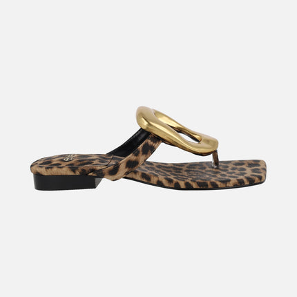 Sandalias de dedo Storm Leopardo con adorno metálico dorado