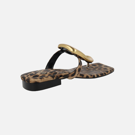 Sandalias de dedo Storm Leopardo con adorno metálico dorado