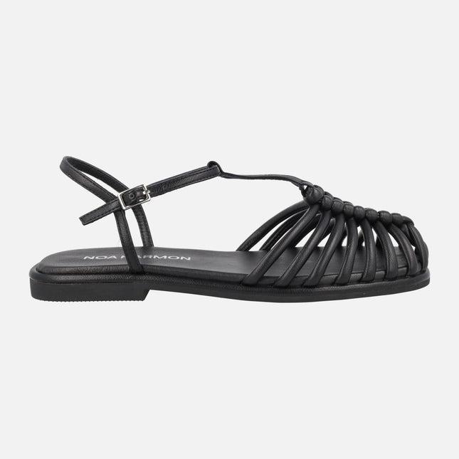 Sandalias planas de tiras estilo cangrejeras