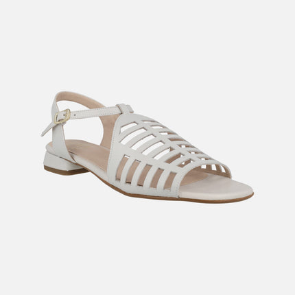 Sandalias de piel troqueladas con cierre de hebilla