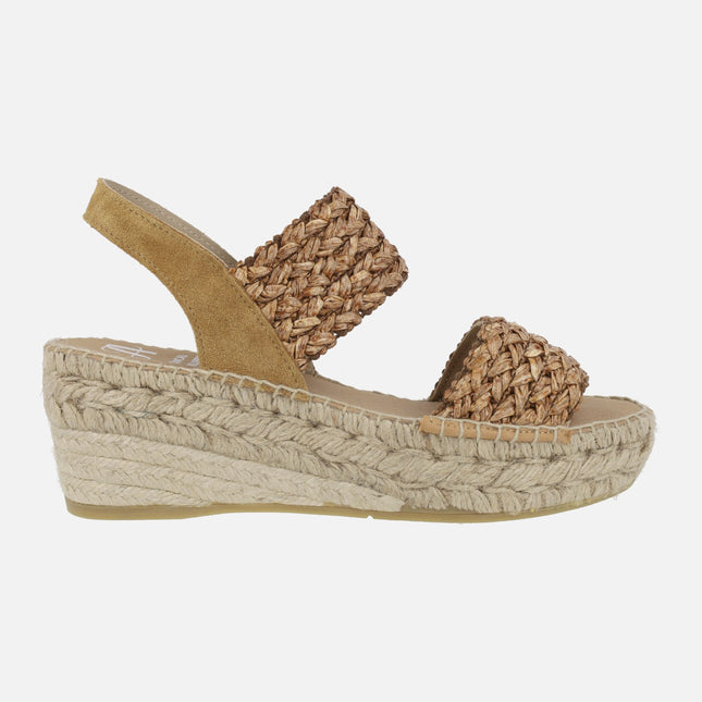 Zapatillas de esparto con cuña media y tiras trenzadas de rafia