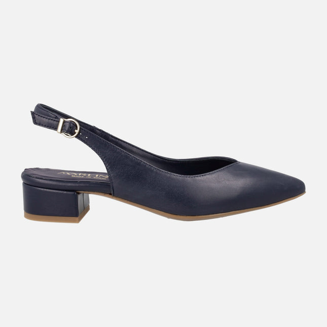 Zapatos corte salón destalonados con tacón bajo