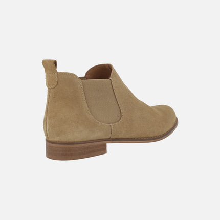 Botines tobilleros estilo chelsea en serraje camel