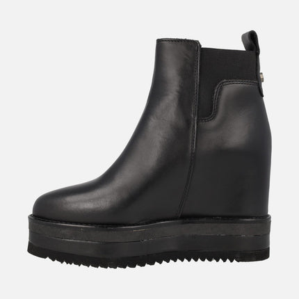 Alpe Vanity Booties in black leather with inner wedge