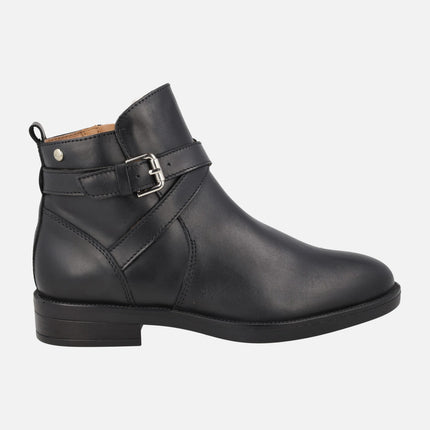 Botines bajos Puertollano con adorno de tira y hebilla