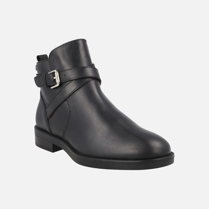 Botines bajos Puertollano con adorno de tira y hebilla