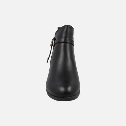 Botines de piel Daroca con adorno de hebilla