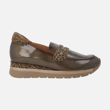 Mocasines Polar en piel charol con detalles en animal print