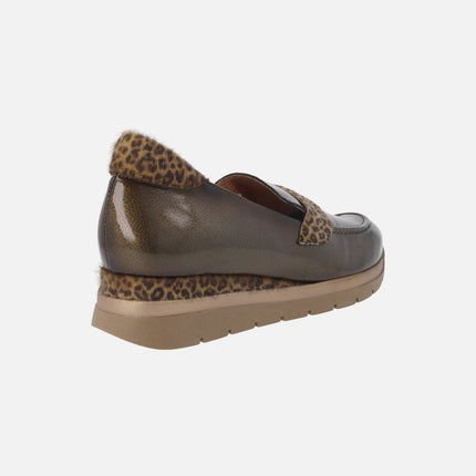 Mocasines Polar en piel charol con detalles en animal print