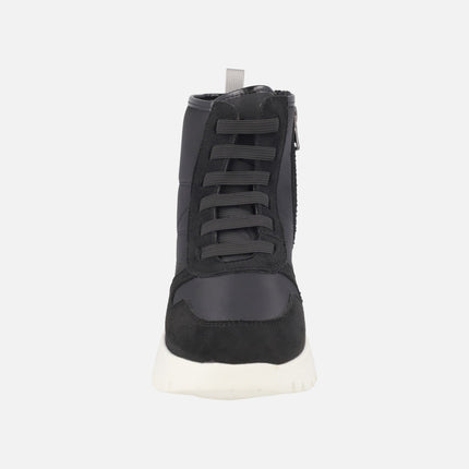 Botines Neve en combinado negro con cordones elásticos y cremallera