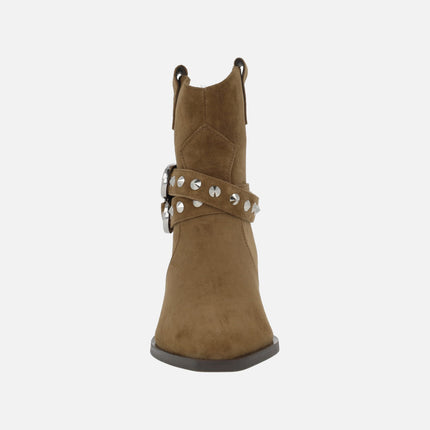 Botines cowboy Kansas con tiras de tachas y hebillas