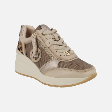 Deportivos de cuña alta en combinado beige con talonera en leopardo