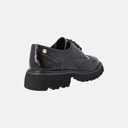 Zapatos de cordones pala vega en charol negro