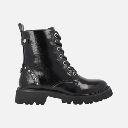 Botines negros de charol con cordones y cremallera