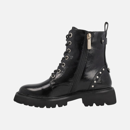 Botines negros de charol con cordones y cremallera