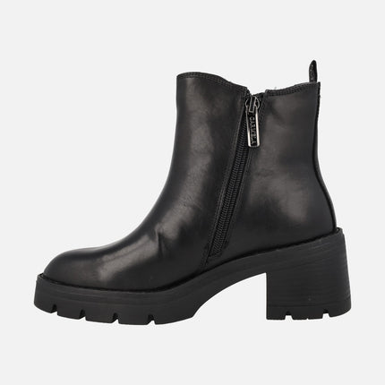 Black leather boots with elastic and zipper