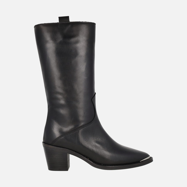 Botas negras de piel Nevada con detalle metálico en la puntera