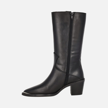 Botas negras de piel Nevada con detalle metálico en la puntera