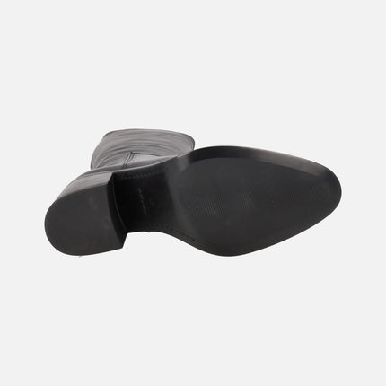 Botas de tacón en piel negra con detalle metálico en la puntera Alpe Leyna