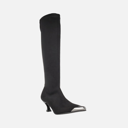 Botas altas de tacón en tejido elástico imitando ante con adorno metálico en la punta
