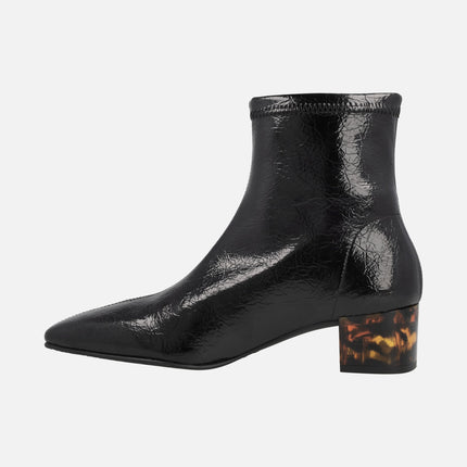 Botines de tejido elástico efecto charol cuarteado con tacón fantasía