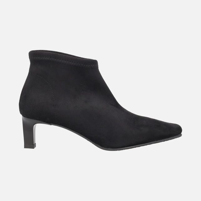 Botines en tejido elástico negro con punta afilada y tacón bajo