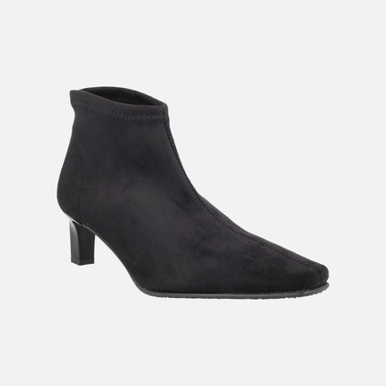 Botines en tejido elástico negro con punta afilada y tacón bajo