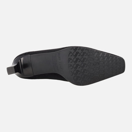 Botines en tejido elástico negro con punta afilada y tacón bajo