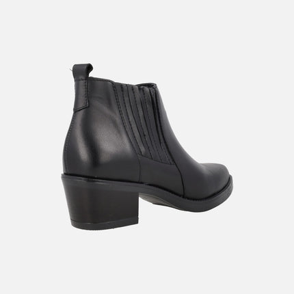 Botines de piel estilo cowboy con elásticos laterales