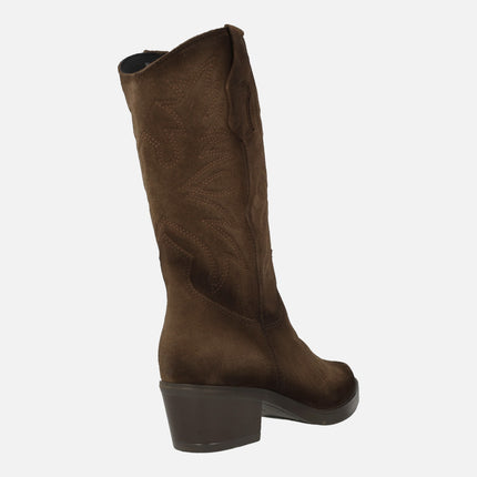 Botas de piel estilo cowboy con bordados de Viguera