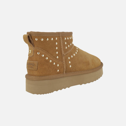 Botas bajas de serraje forradas de pelo con tachas doradas Agder