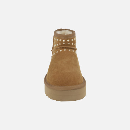 Botas bajas de serraje forradas de pelo con tachas doradas Agder
