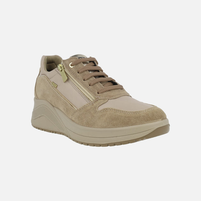 Zapatos deportivos para mujer en combinado camel con membrana Gore tex