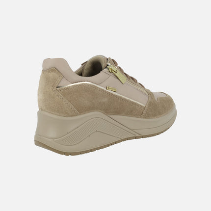 Zapatos deportivos para mujer en combinado camel con membrana Gore tex