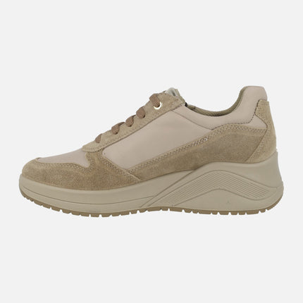 Zapatos deportivos para mujer en combinado camel con membrana Gore tex