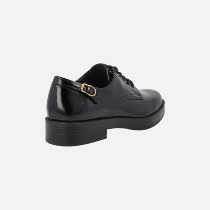 Zapatos de cordones en acabado brillo con adorno de hebilla