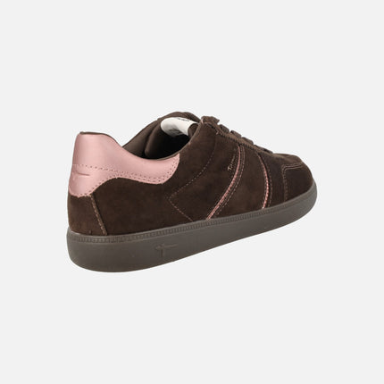 Zapatillas deportivas en serraje marrón con detalles en rosa