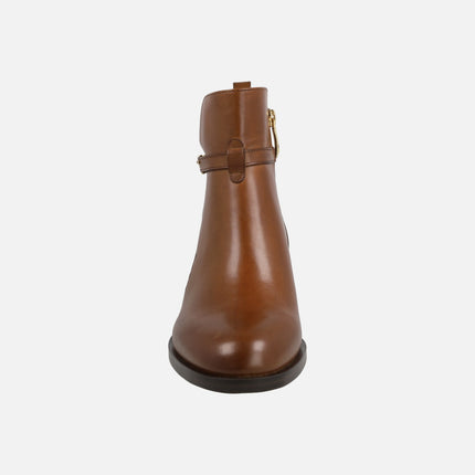 Botines de mujer en piel con adorno metálico