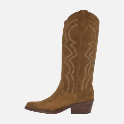 Botas cowboy en serraje oil capuccino con bordados DKT87