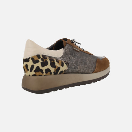 Zapatillas deportivas de piel combinadas con animal print