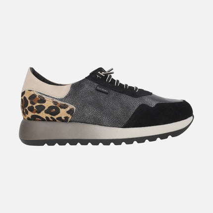 Zapatillas deportivas de piel combinadas con animal print
