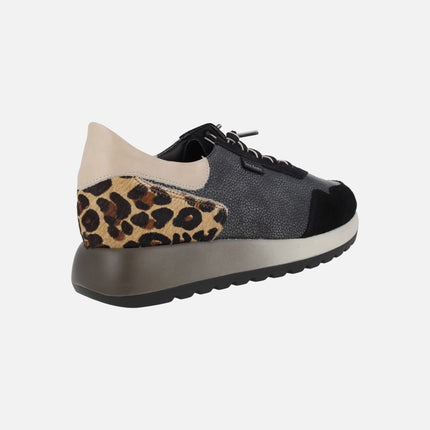 Zapatillas deportivas de piel combinadas con animal print