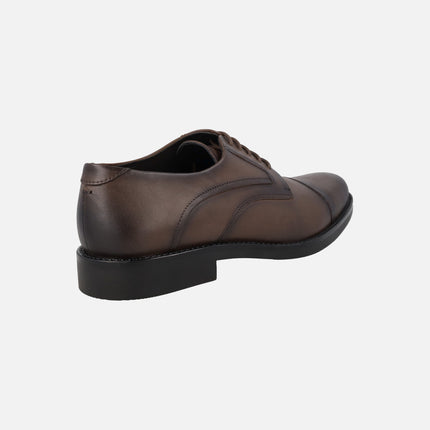 Zapatos de piel para hombre con puntera pespunteada