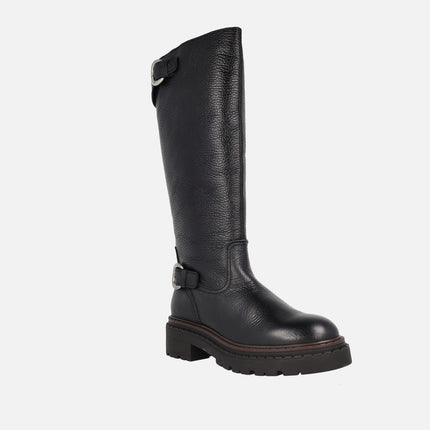 Botas altas Cecilia en piel negra con adorno de hebillas
