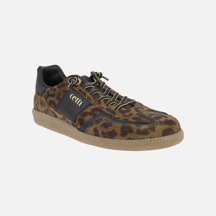 Zapatillas deportivas en print leopardo con piso caramelo